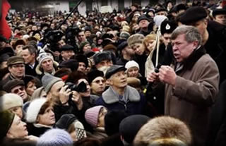Химки, митинг против монетизации льгот, выступает Виктор Анпилов. Фото АП