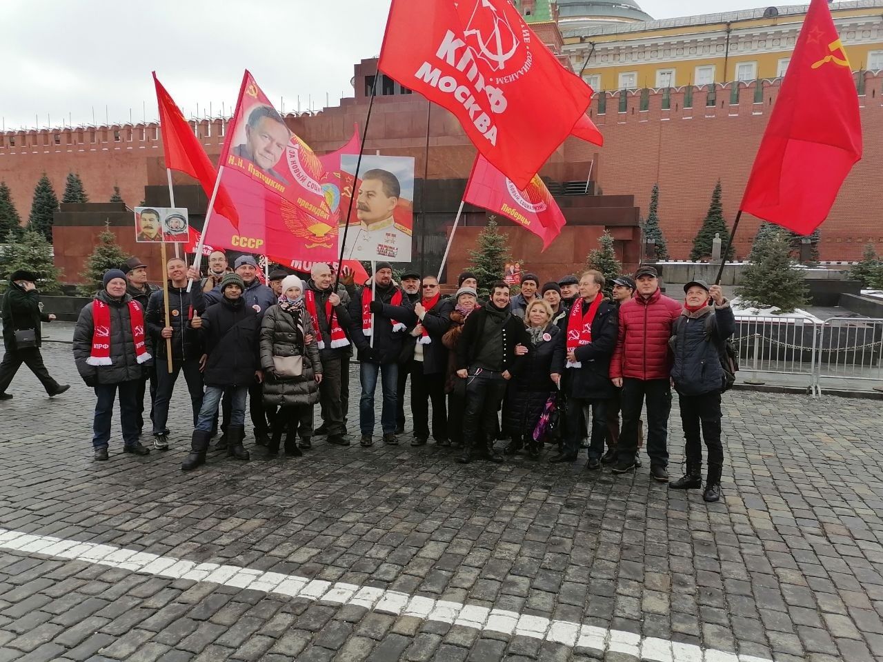 Латышская 23. На Москву товарищи.